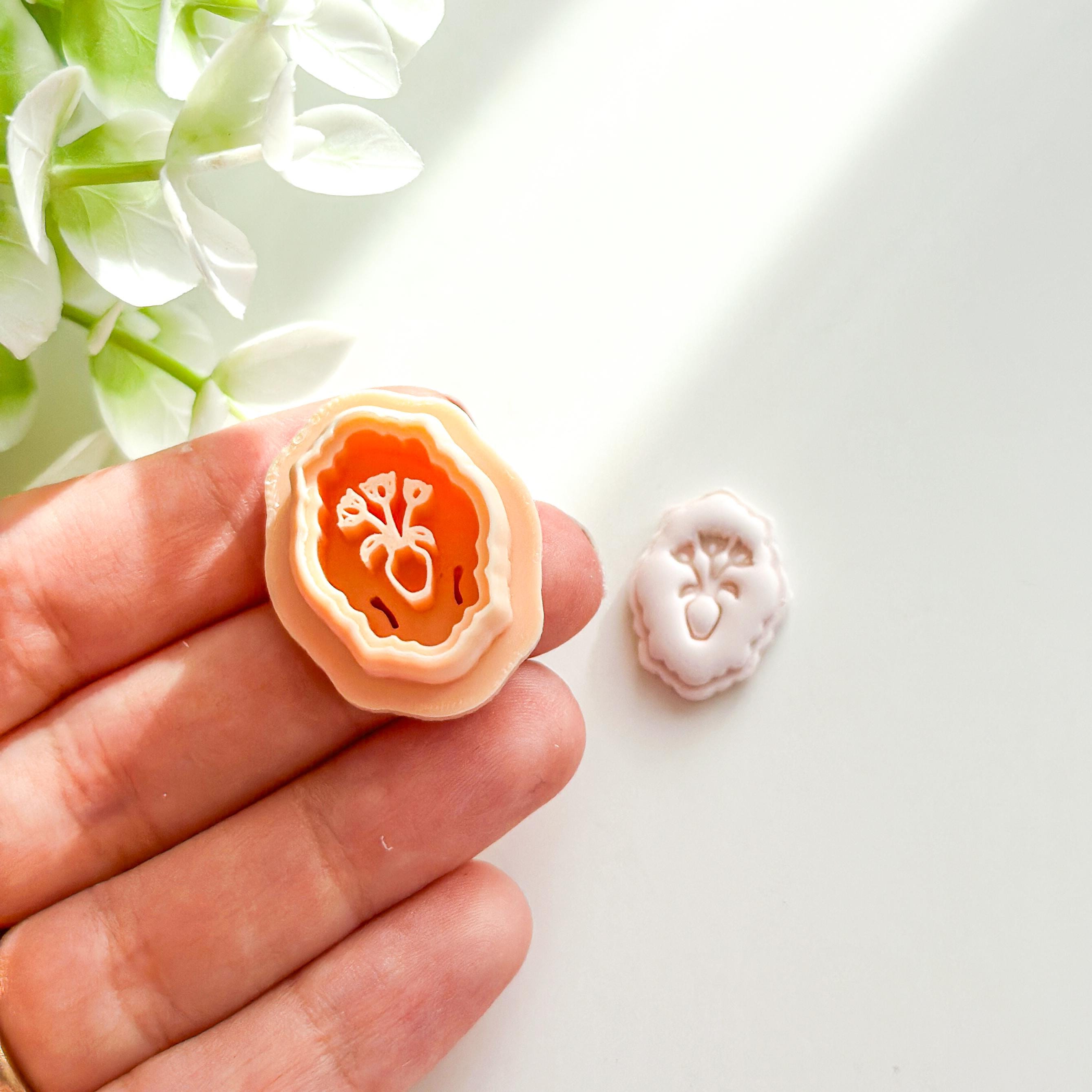 Tulip Embossed Oval Clay Cutter