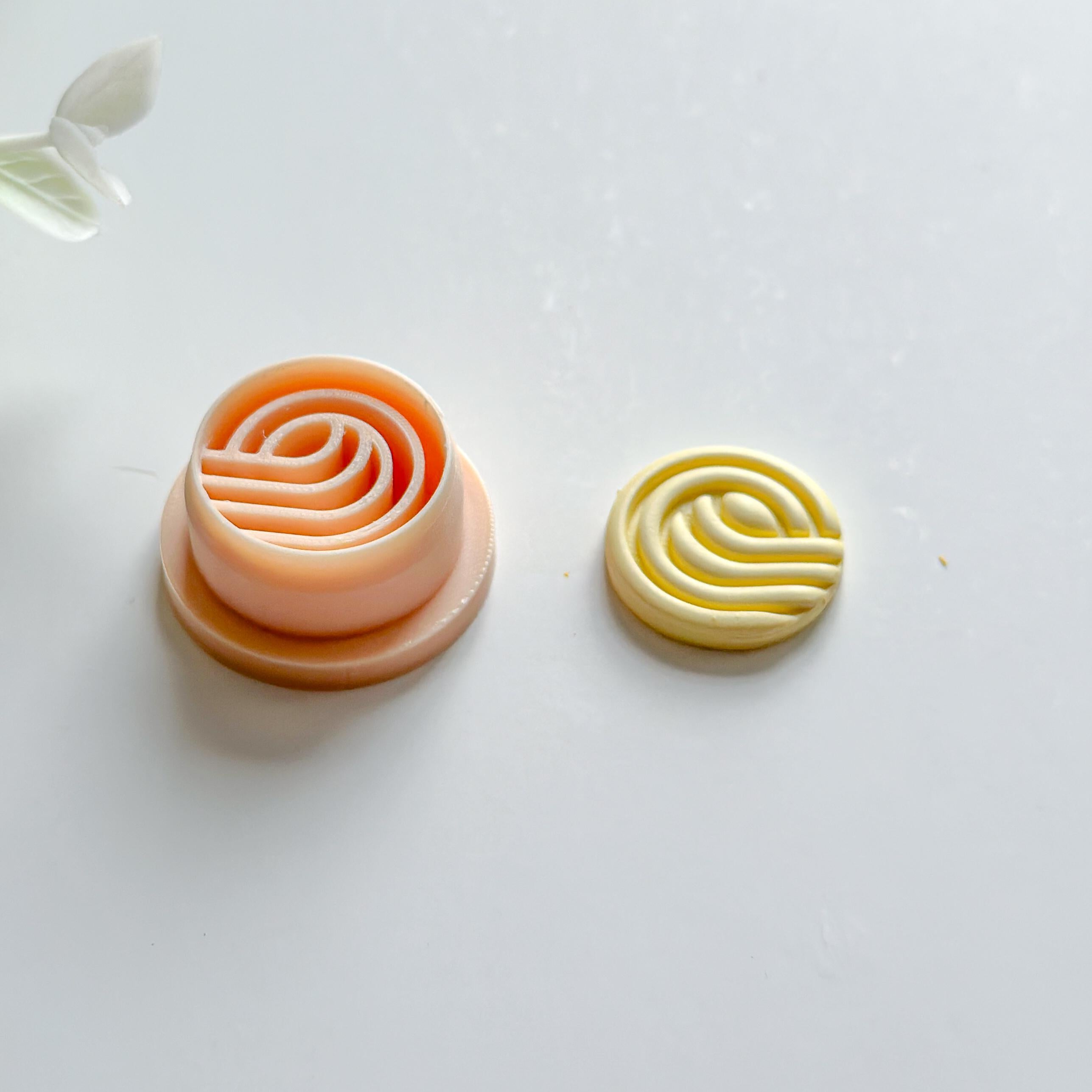 Art Deco Textured Round Polymer Clay Cutter