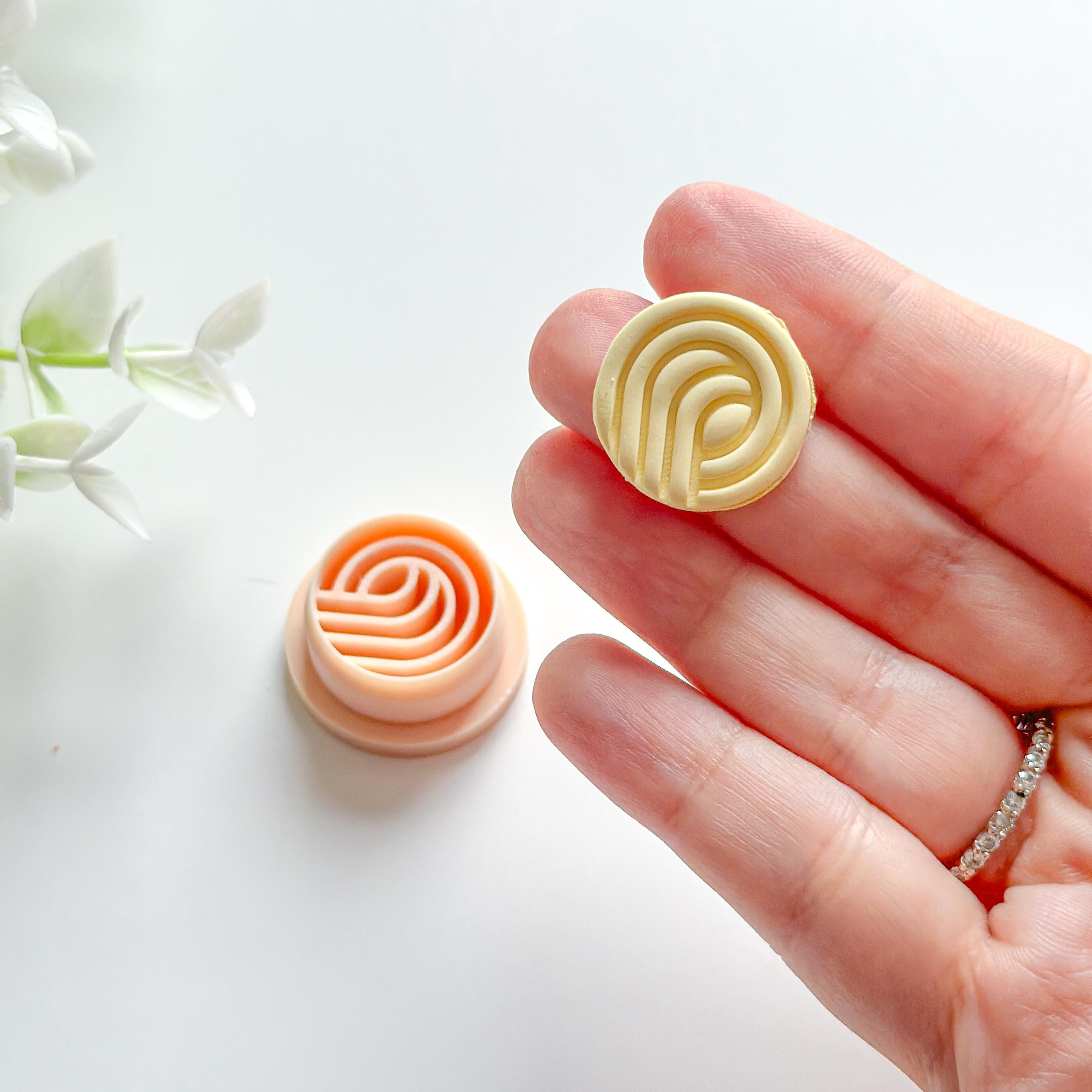 Art Deco Textured Round Polymer Clay Cutter