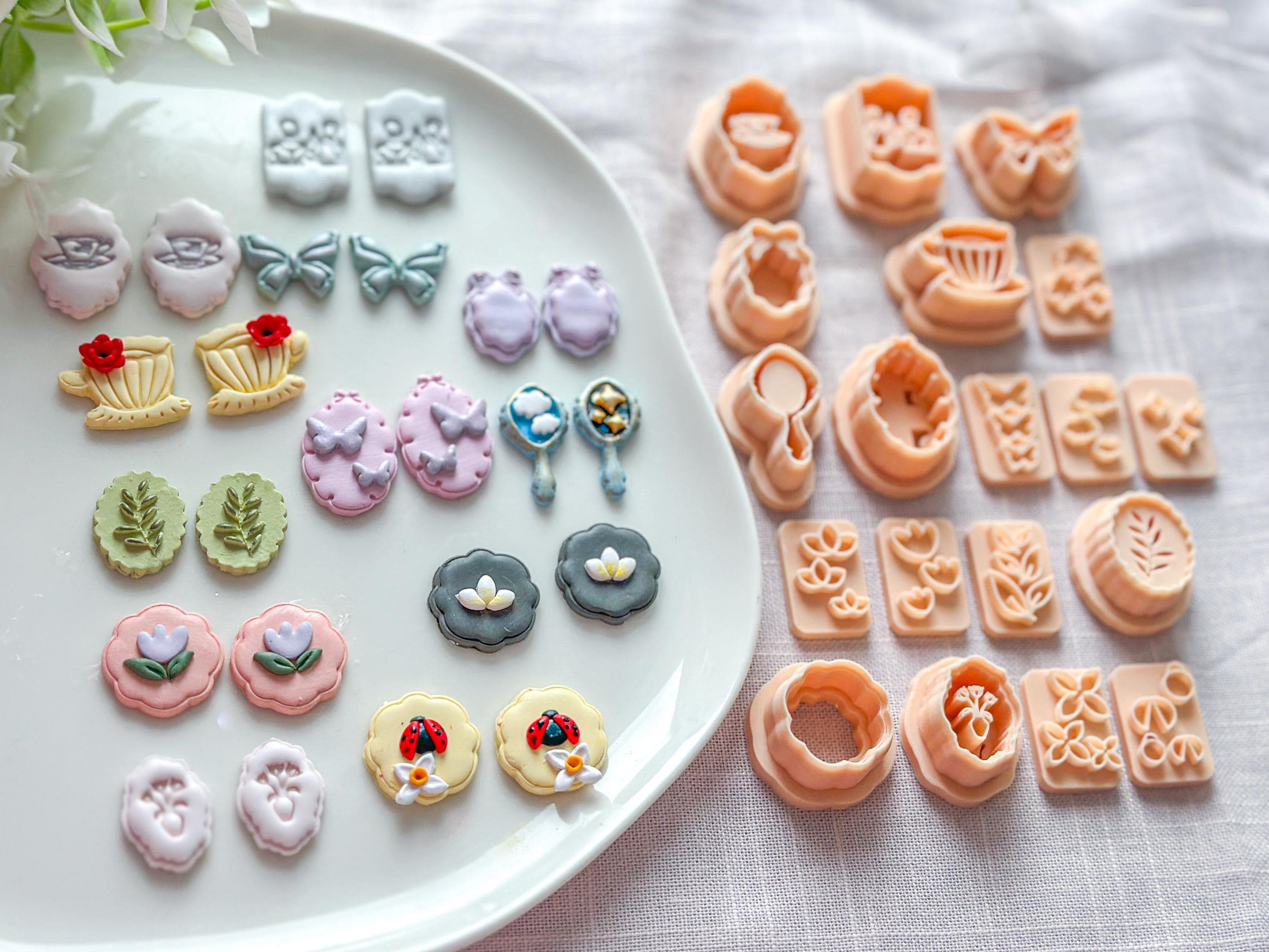 Bow Embossed Oval Polymer Clay Earring Cutter